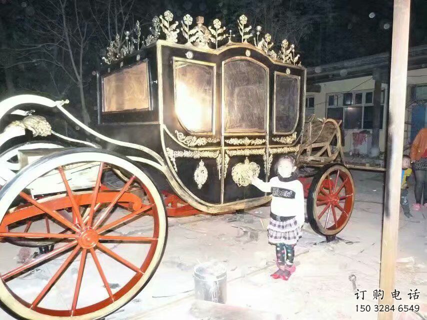 異形馬車(chē)雕塑廠家 現(xiàn)代小品 大型不銹鋼馬車(chē)雕塑廠