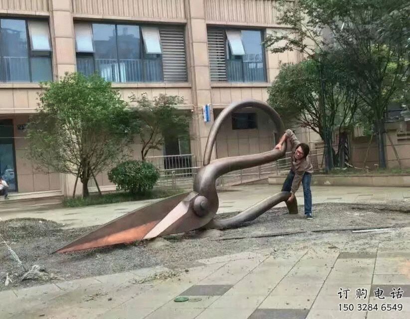 現代剪刀雕塑廠家 大型別墅區擺件 抽象不銹鋼剪刀雕塑廠
