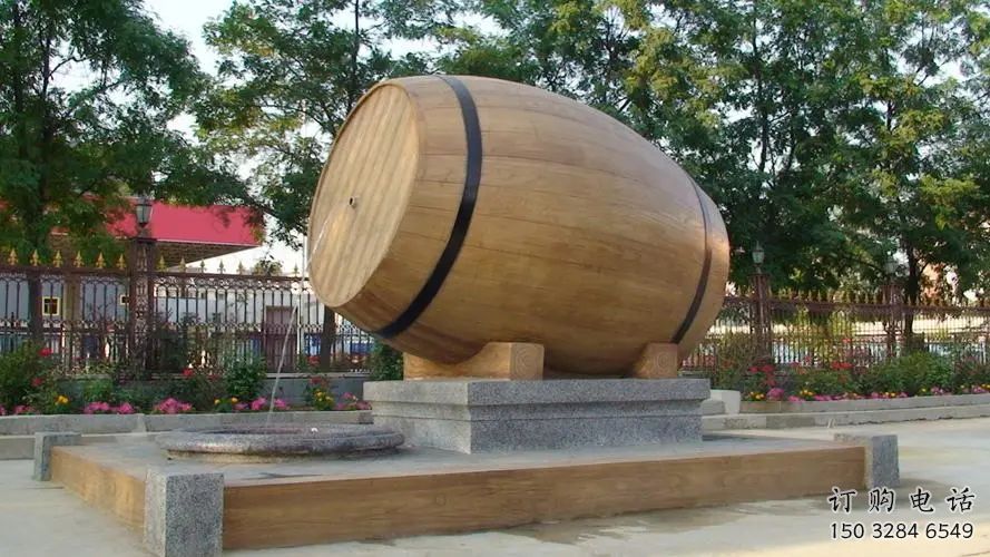創意酒桶雕塑廠家 仿古廣場小品 公園酒桶雕塑廠