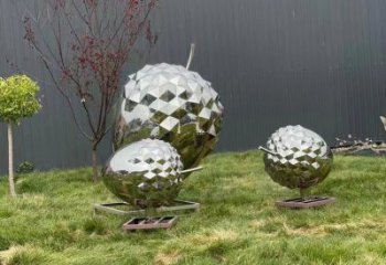 廣場松塔雕塑廠家 公園鏡面小品 抽象不銹鋼松塔雕塑廠