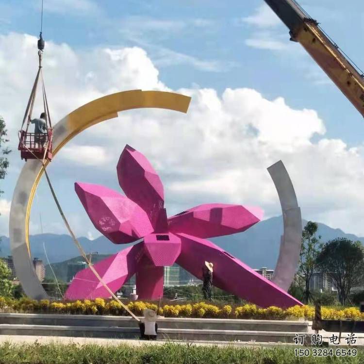 街道馬蘭花雕塑廠家 現(xiàn)代擺件 烤漆不銹鋼馬蘭花雕塑廠