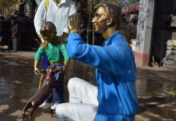 現(xiàn)代一家人雕塑廠家 大型別墅區(qū)擺件 彩繪不銹鋼一家人雕塑廠