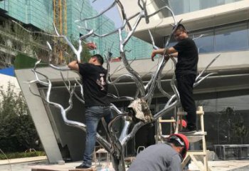 鏡面枯樹雕塑廠家 現(xiàn)代大型擺件 創(chuàng)意不銹鋼枯樹雕塑廠