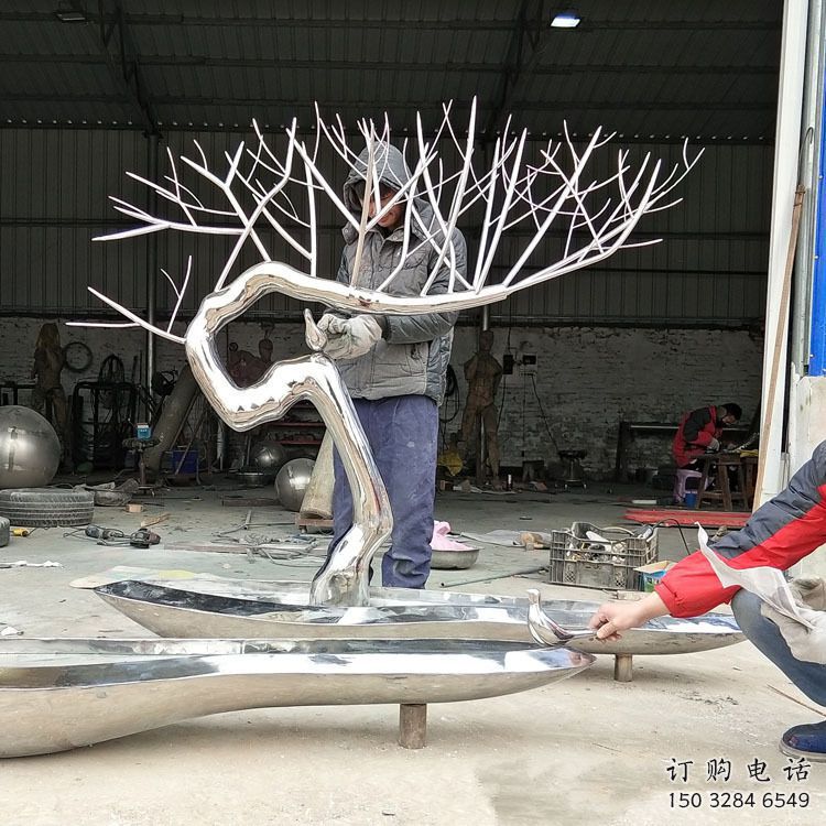 現代松樹雕塑廠家 大型別墅區擺件 鏡面不銹鋼松樹雕塑廠