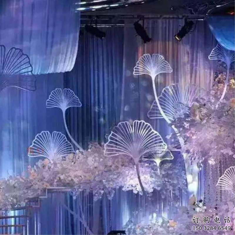 拉絲銀杏葉雕塑廠家 鏤空創意擺件 別墅區不銹鋼銀杏葉雕塑廠