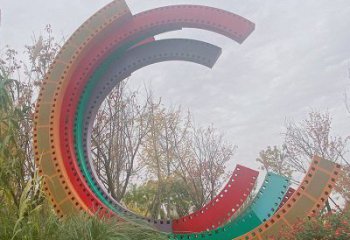 創意膠卷雕塑廠家 烤漆小品 公園不銹鋼膠卷雕塑廠