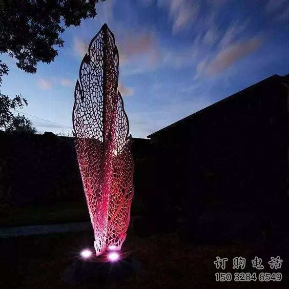 異形芭蕉葉雕塑廠家 現(xiàn)代公園小品 鏤空不銹鋼芭蕉葉雕塑工廠