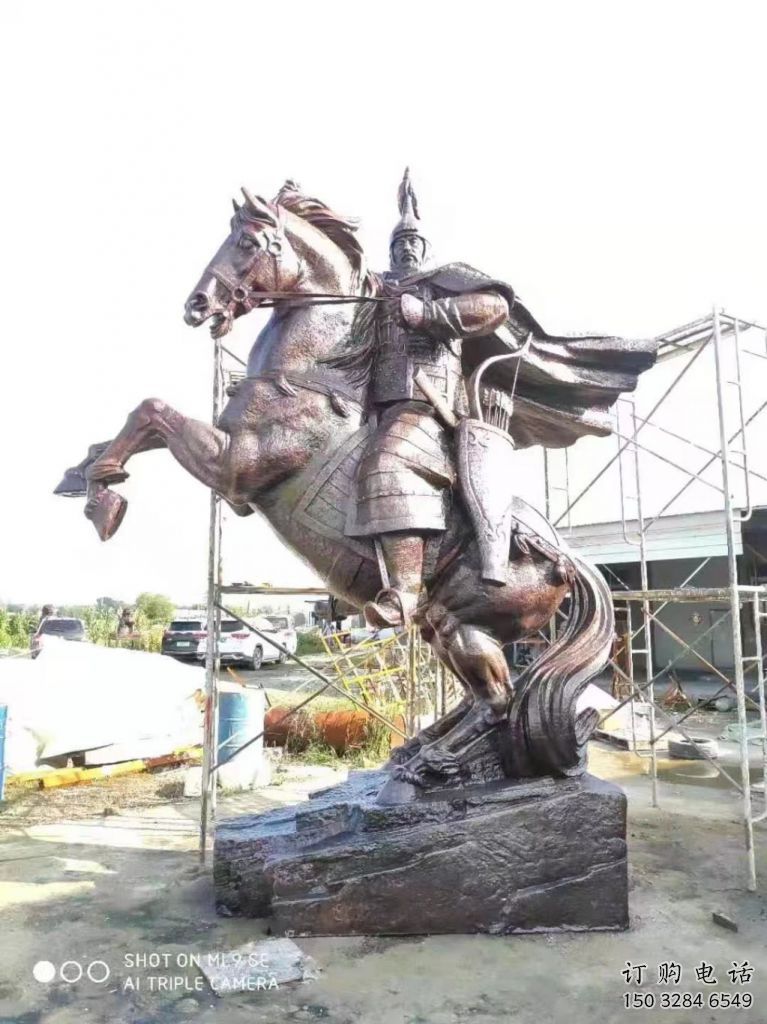 彩繪岳飛雕塑廠家 戶外擺件 街頭岳飛雕塑制作