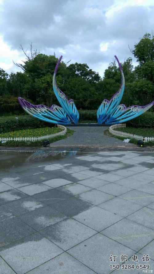 戶外大型翅膀雕塑廠家，拉絲景觀雕塑，抽象效果
