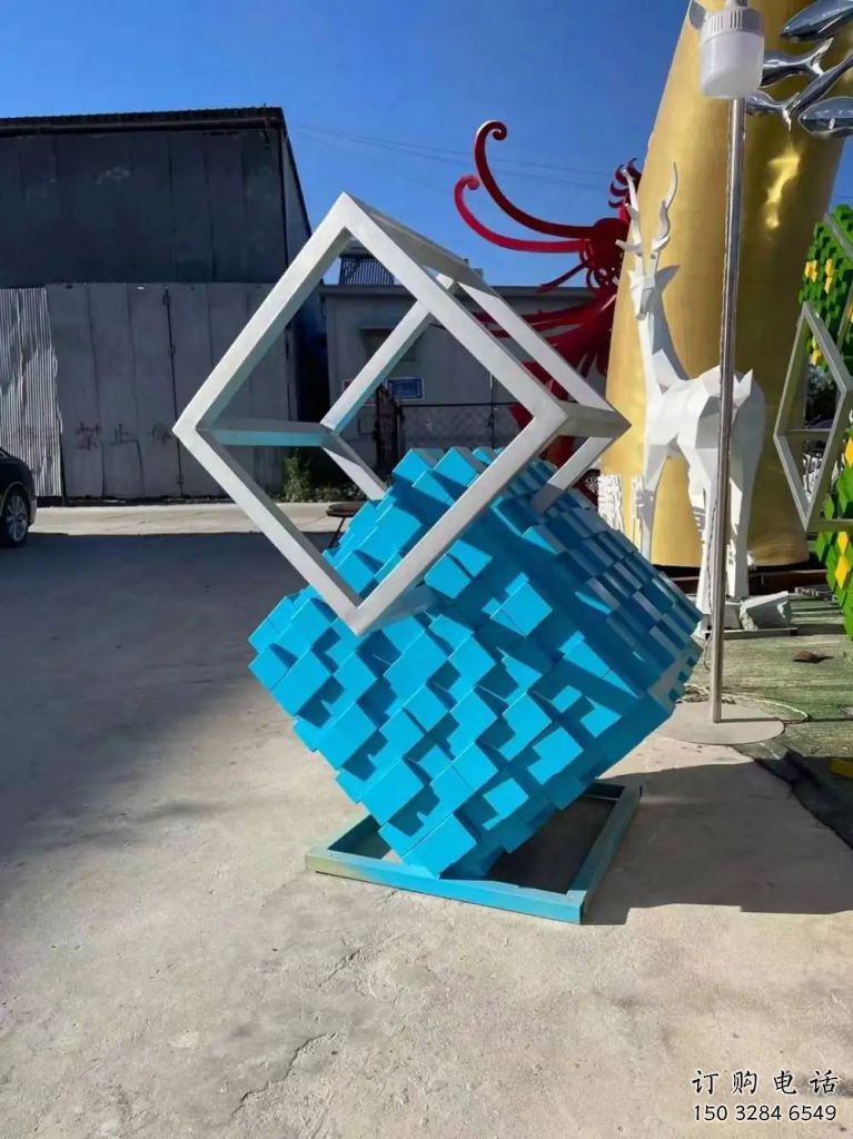 標(biāo)準(zhǔn)噴漆魔方雕塑廠家 中式村口小品 草地雕塑