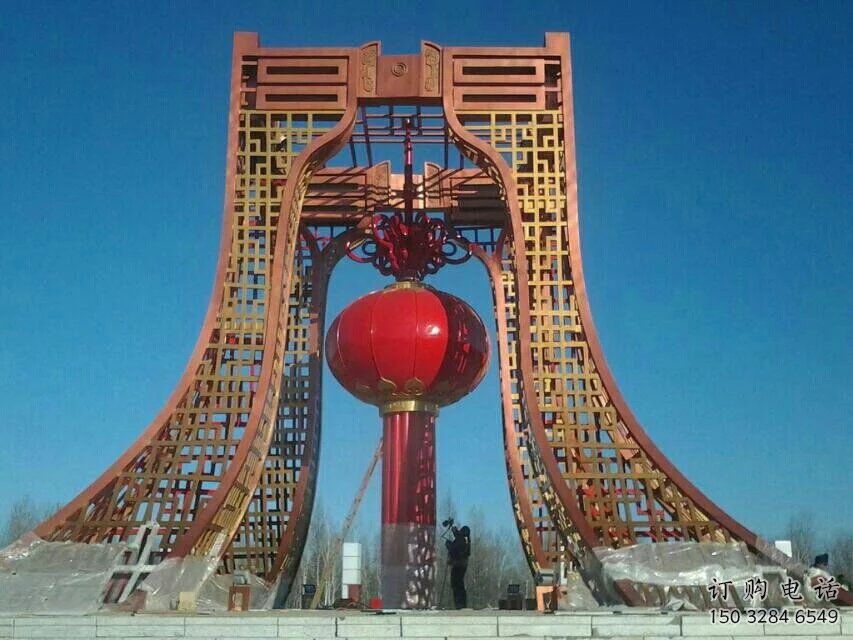 提供大型燈籠雕塑廠家 歐式步行街雕塑 彩繪雕塑