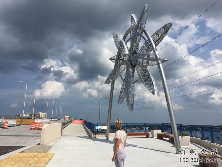 大型風車雕塑定制廠家 歐式步行街旋轉雕塑 彩繪旋轉雕塑