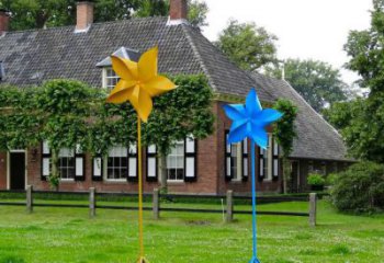 村口風(fēng)車雕塑加工廠家 啞光風(fēng)動雕塑 公園旋轉(zhuǎn)雕塑