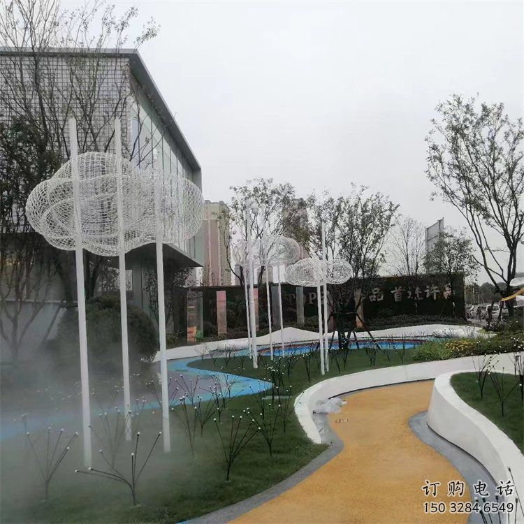 預定景觀云梯雕塑 彩繪剪紙梯子雕塑 校園云朵雕塑實景圖