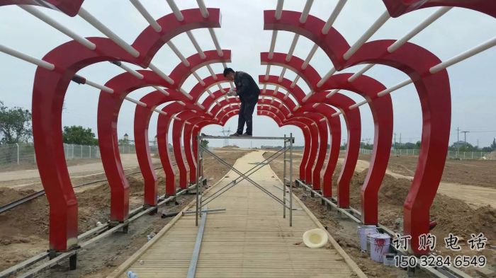 隧道大門雕塑廠家，烤漆美陳雕塑，抽象建筑設計