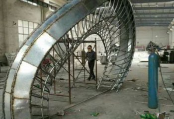 鏤空半圓門頭雕塑，不銹鋼結構大門雕塑制作