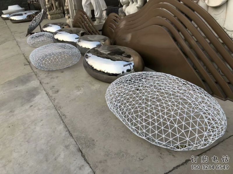 操場坐凳雕塑，鏤空景觀雕塑，噴砂制造