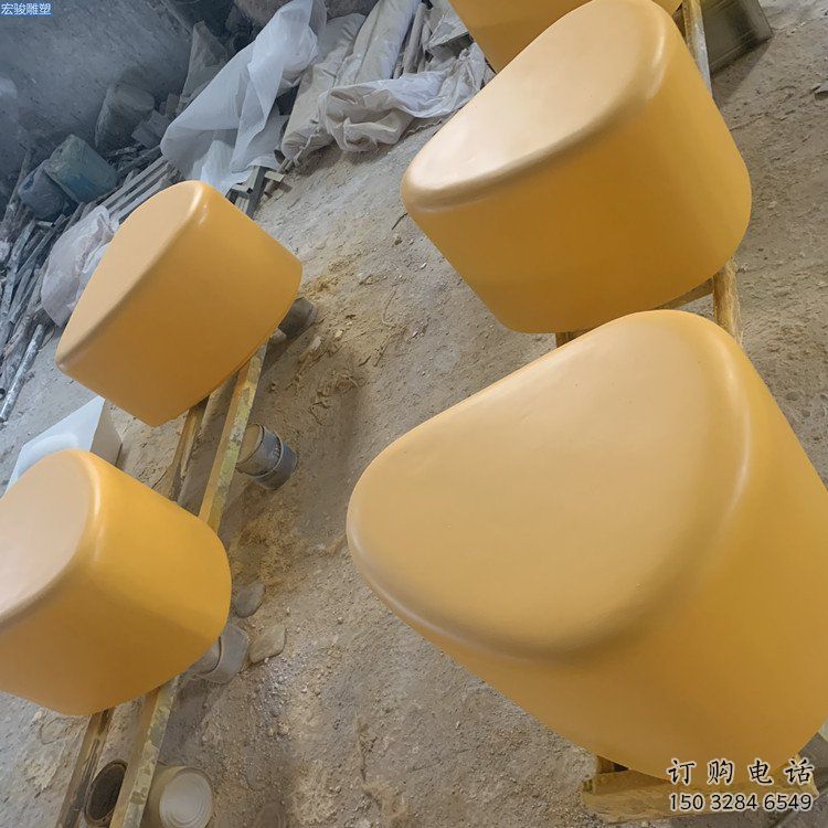 創意玻璃鋼坐凳雕塑生產制作