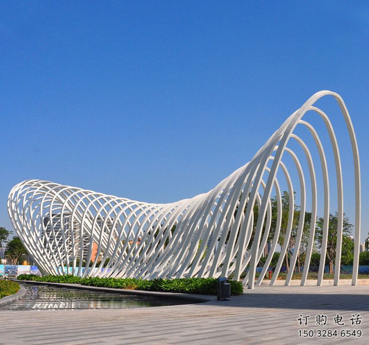 不銹鋼線條廊架雕塑，抽象美學原理設計