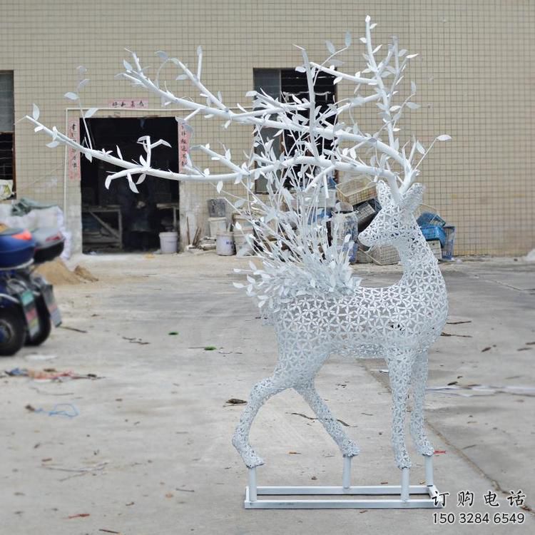 花園梅花鹿雕塑批發(fā)，標(biāo)識(shí)雕塑，展示鏤空梅花鹿雕塑