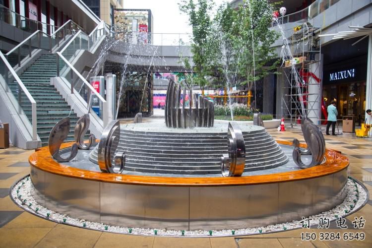 魚吐水噴泉雕塑廠家，水簾形式，旱地噴水魚雕塑