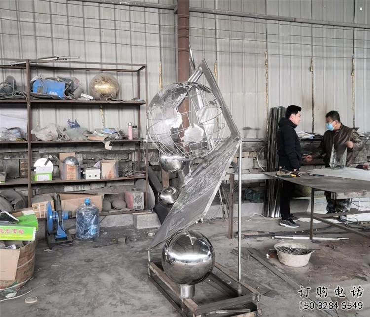 地球儀雕塑批發，鏡面工藝，景觀筆記本地球儀雕塑承接