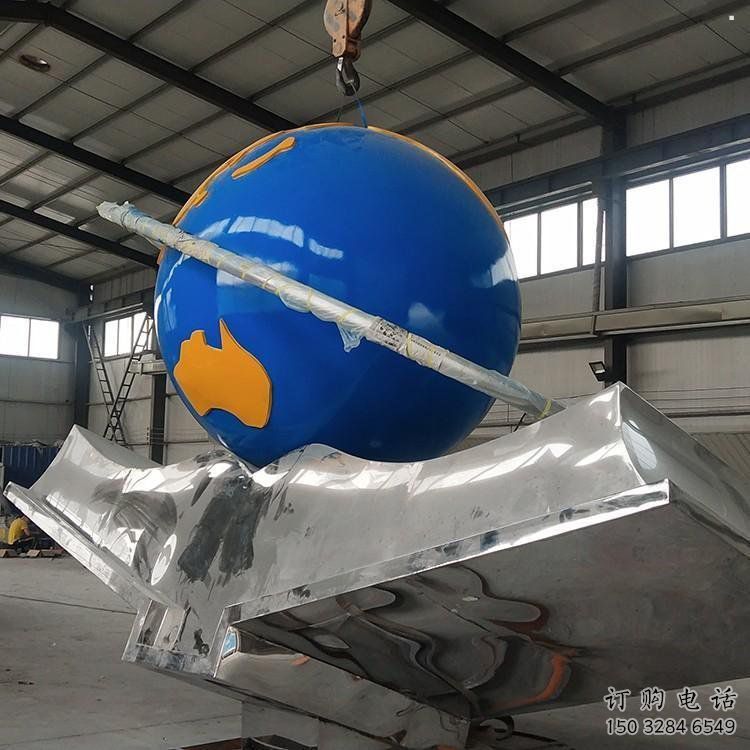 地球儀雕塑選用，小區(qū)擺件，大型書籍地球儀雕塑廠家