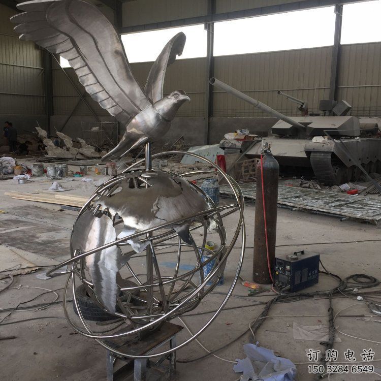 地球儀雕塑選用，美陳雕塑，金屬老鷹踩地球儀雕塑標準