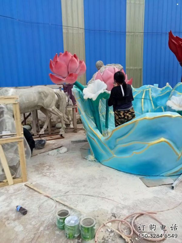 抽象荷花雕塑制造，公園雕塑，彩繪荷花雕塑展品