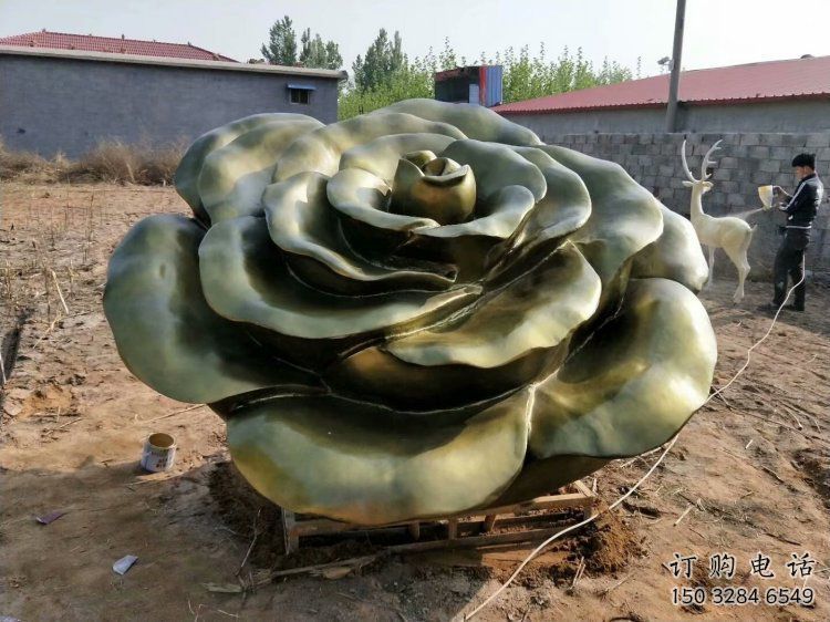 玫瑰花雕塑擺件，室外軟裝，玻璃鋼玫瑰花雕塑廠家
