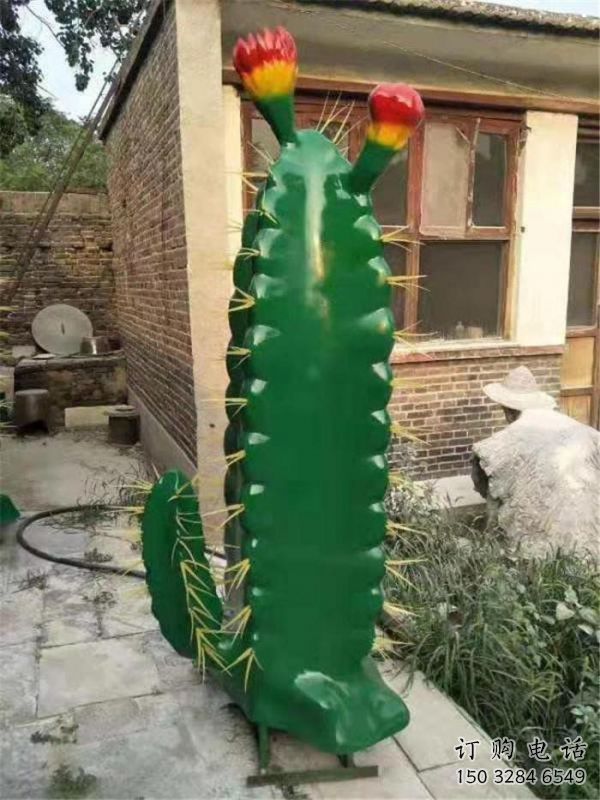 大門口仙人掌雕塑