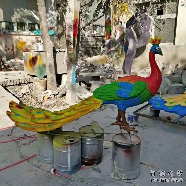 彩繪孔雀雕塑選用，多彩藝術，仿真孔雀雕塑展品?