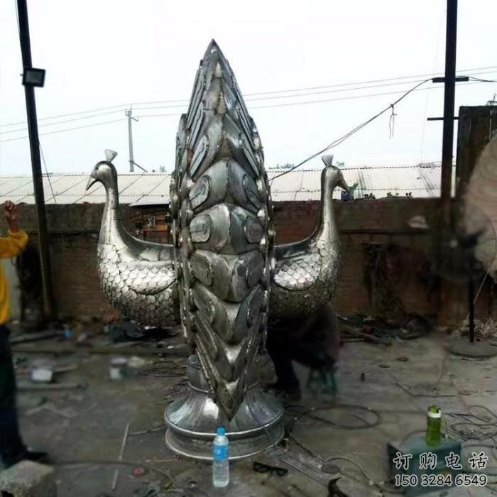 孔雀開屏雕塑廠家，露天雕塑，孔雀開屏雕塑選用