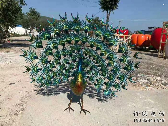 商業街孔雀雕塑