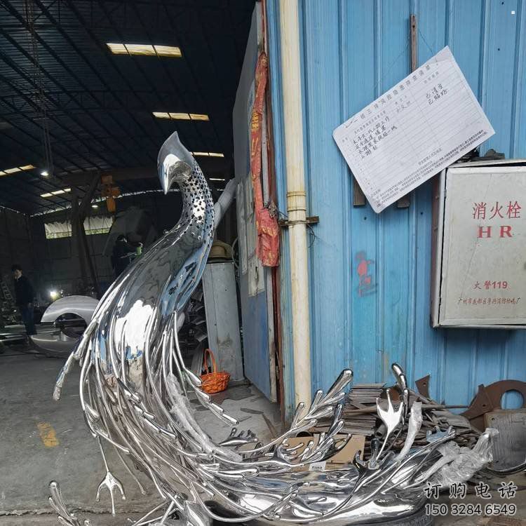 孔雀雕塑展品，花園小品，鏡面鐵藝孔雀雕塑優選