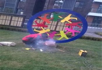 彩繪地球雕塑生產(chǎn)，景區(qū)案例，烤漆地球天使雕塑優(yōu)選