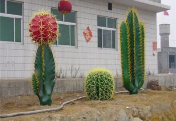 門口仙人掌雕塑