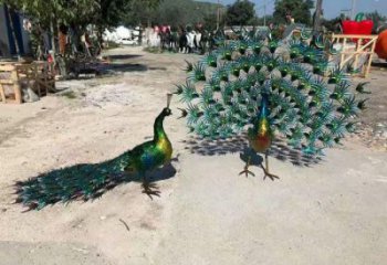 店門口孔雀雕塑