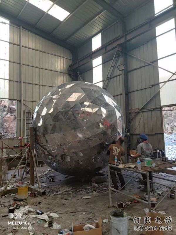 鏡面球雕塑廠家，公園小品，不銹鋼球雕塑訂做