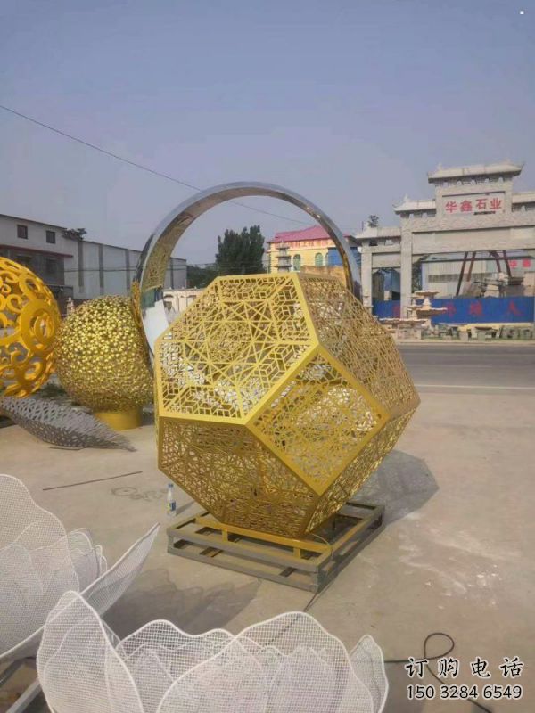 棱面球雕塑標準，景區案例，不銹鋼鏤空棱面球雕塑常用