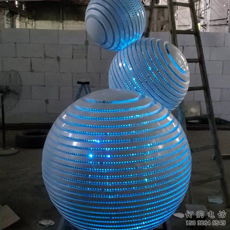 燈光球雕塑點擊，多彩藝術(shù)，不銹鋼燈光球雕塑訂做廠家