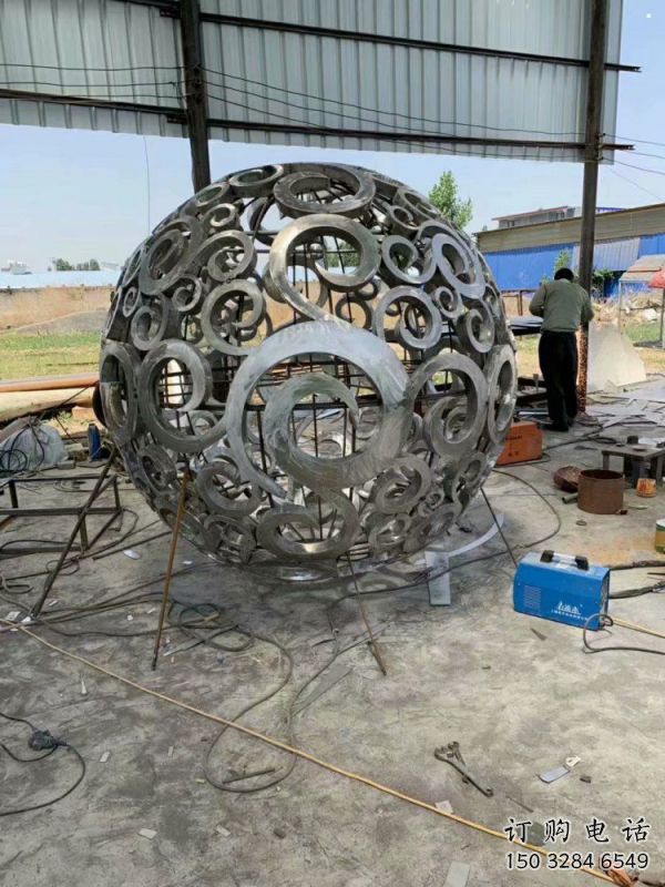 燈光球雕塑優選，陸地擺件，不銹鋼燈光球雕塑制作廠家