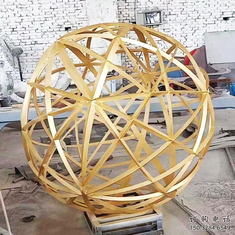 鏤空球雕塑定價(jià)，景觀雕塑，異形鏤空球雕塑擺件廠家