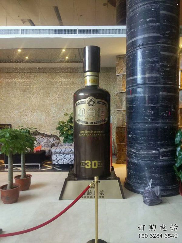 酒瓶雕塑制造商，酒店擺件，軟裝玻璃鋼酒瓶雕塑定制