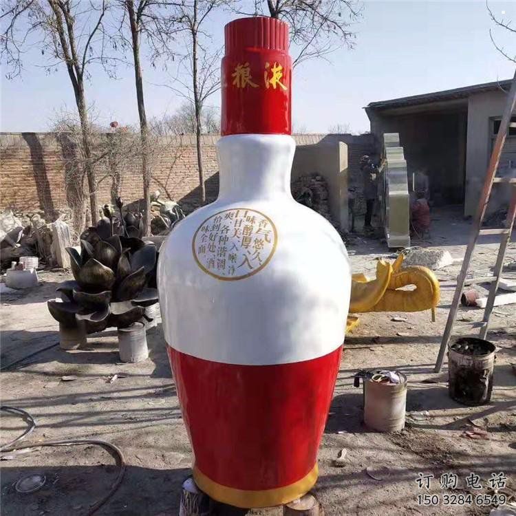 酒瓶雕塑生產(chǎn)，藝術(shù)雕塑，各類玻璃鋼酒瓶雕塑定制