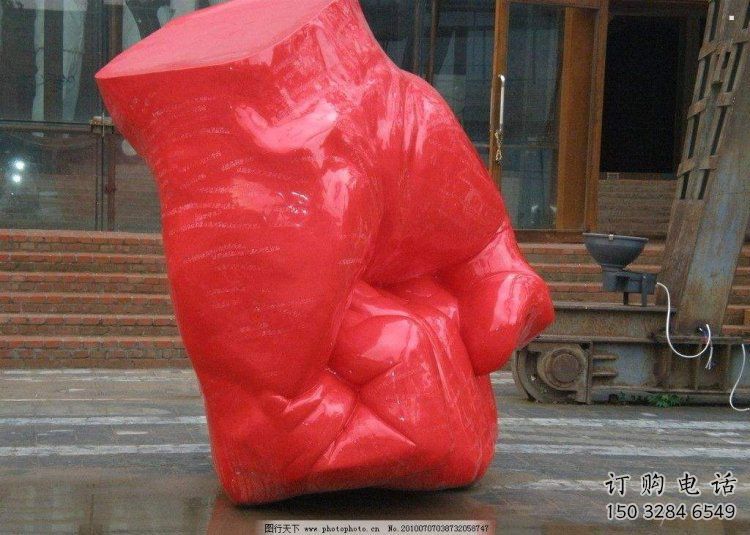 步行街拳頭雕塑