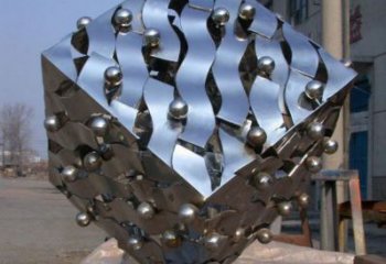 戶外正方形雕塑