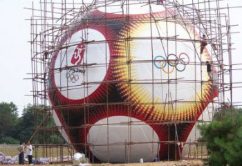 游樂場足球雕塑