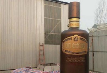 酒瓶雕塑造型選用，美陳雕塑，玻璃鋼酒瓶雕塑標準