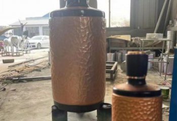 藝術酒瓶雕塑展品，室外軟裝，展示玻璃鋼酒瓶雕塑訂做